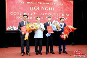 Hội nghị công bố và trao quyết định nghỉ hưu đối với cán bộ