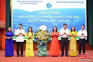 Hội nghị biểu dương gia đình hạnh phúc tiêu biểu huyện Thuận Châu