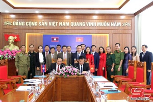 Hội đàm giữa Thành phố Sơn La với huyện Sầm Nưa và huyện Huổi Sài