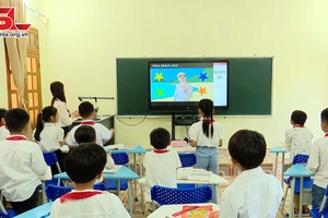 Linh hoạt trong dạy tiếng Anh ở Trường tiểu học Vân Hồ
