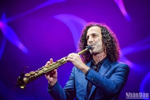 “Kenny G Live in Vietnam”: Đêm nhạc của cảm xúc

