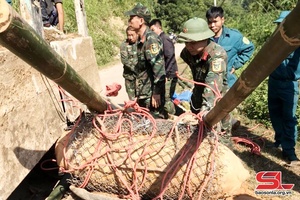 Kích nổ an toàn quả bom tại xã Mường Khoa