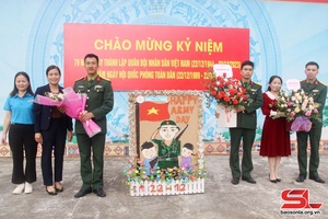 Gần 400 học sinh tham quan, trải nghiệm tại đơn vị quân đội