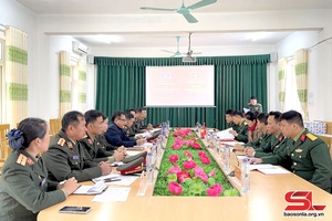 Hội nghị giao ban giữa Ban CHQS huyện Sông Mã với Ban CHQS huyện Mường Ét, tỉnh Hủa Phăn