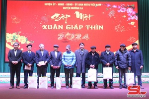 Huyện Mường La gặp mặt các đồng chí nguyên lãnh đạo huyện và các cơ quan báo chí 