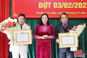Đảng bộ phường Tô Hiệu trao Huy hiệu Đảng đợt 3/2 cho 17 đảng viên