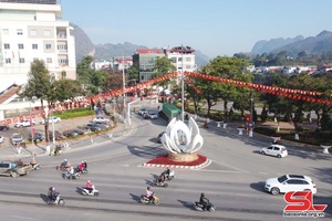  Xuân về trên phố