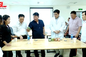 'Đồng chí Phó Bí thư Thường trực Tỉnh ủy nắm tình hình hoạt động tại một số doanh nghiệp tại huyện Vân Hồ
