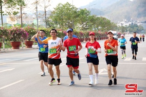 Hơn 320 VĐV tham gia giải chạy việt dã tranh CUP Vietcombank tỉnh Sơn La