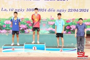 Trao 78 huy chương cho VĐV thi đấu môn đẩy gậy tại Hội khỏe Phù Đồng tỉnh