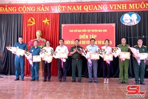 'Diễn tập chiến đấu khu vực phòng thủ cụm xã Hát Lót, Mường Bon 
