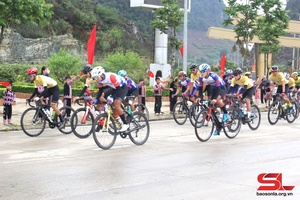 Cuộc đua xe đạp “Về Điện Biên Phủ-2024, Cúp Báo Quân đội nhân dân”: 70 tay đua tham gia chặng 3 từ huyện Vân Hồ đến thành phố Sơn La
