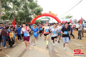 'Giải chạy Marathon Thanh niên tranh cúp Agribank huyện Mai Sơn 