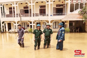 'Trường THCS Tạ Khoa bị ngập sâu do mưa lớn