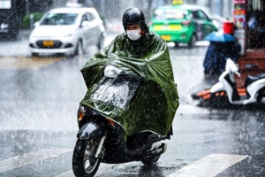 'Cảnh báo mưa lớn, lốc sét, gió giật mạnh ở Bắc Bộ, Bắc Trung Bộ

