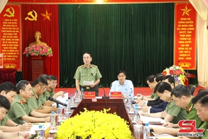 Thứ trưởng Bộ Công an thăm và làm việc tại huyện Vân Hồ