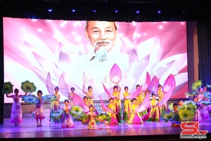 Chương trình nghệ thuật "Những đài hoa dâng Bác"