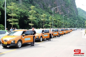 Taxi điện trên đường phố Sơn La