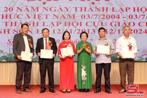 'Gặp mặt Kỷ niệm 20 năm Ngày thành lập Hội Cựu giáo chức Việt Nam