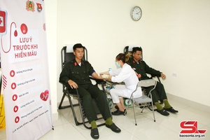 Chiến sĩ Công an Sơn La hiến máu cứu bệnh nhân 