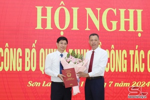 Công bố quyết định về công tác cán bộ