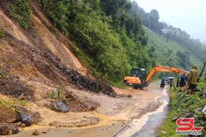 'Mưa lớn do hoàn lưu bão số 3 gây sạt lở đường ở xã Mường Lạn, Mường Lèo 