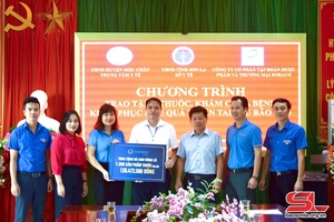 'Khám, tư vấn, phát thuốc miễn phí cho nhân dân xã Hua Păng