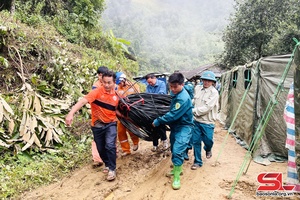 'Hỗ trợ nhân dân khu vực có nguy cơ sạt lở đất di chuyển đến nơi an toàn