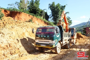 'Khắc phục hậu quả sạt lở đất do mưa bão, đoạn Mường Chanh - Chiềng Chung