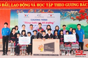 'Chương trình “Nâng bước em đến trường” tại xã Phiêng Luông