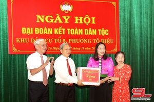 'Ngày hội Đại đoàn kết toàn dân tộc tại khu dân cư tổ 5, phường Tô Hiệu