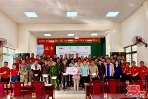 Dai-ichi Life Việt Nam tiếp tục hỗ trợ người dân ổn định cuộc sống sau bão lũ tại Sơn La