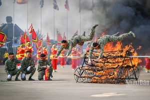 'Mãn nhãn màn biểu diễn tinh nhuệ của các chiến sĩ Quân đội nhân dân Việt Nam