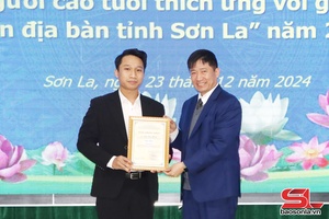 'Trao giải cuộc thi viết “Tìm hiểu pháp luật về chăm sóc sức khỏe người cao tuổi thích ứng với già hóa dân số trên địa bàn tỉnh Sơn La" 