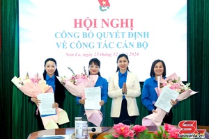 'Hội nghị công bố quyết định về công tác cán bộ