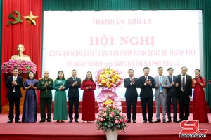 'Công bố nghị quyết về Ngày thành lập Đảng bộ thành phố Sơn La 