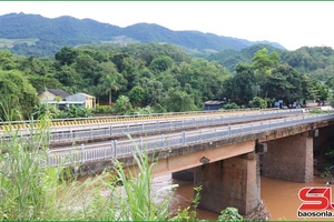 Di tích lịch sử cầu Tà Vài