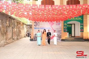 Triển lãm ảnh “Bài ca thống nhất”