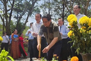 Thủ tướng Phạm Minh Chính tri ân các Anh hùng liệt sĩ, chiến sĩ cách mạng tại Côn Đảo
