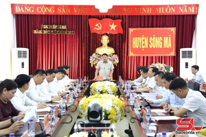 Đồng chí Lò Minh Hùng làm việc với Huyện ủy Sông Mã về công tác chuẩn bị đại hội Đảng các cấp và thực hiện một số nhiệm vụ trọng tâm quý II
