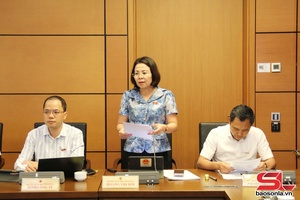 Đoàn đại biểu Quốc hội tỉnh Sơn La thảo luận tại tổ về một số dự thảo luật