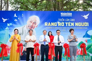 'Báo Nhân Dân khai mạc triển lãm và ra mắt ấn phẩm đặc biệt kỷ niệm 135 năm Ngày sinh Chủ tịch Hồ Chí Minh
