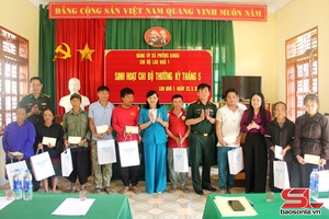 Đồng chí Chủ nhiệm Ủy ban Kiểm tra Tỉnh ủy dự sinh hoạt với chi bộ cơ sở