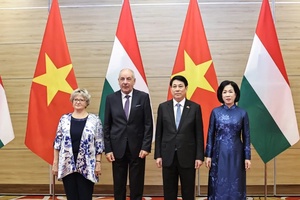 'Chủ tịch nước Lương Cường chủ trì chiêu đãi chính thức Tổng thống Hungary
