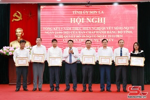 Tiếp tục nâng cao năng lực lãnh đạo và sức chiến đấu của tổ chức cơ sở đảng và củng cố hệ thống chính trị cơ sở
