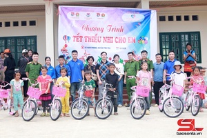 ' Tết thiếu nhi cho trẻ em vùng cao