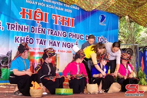 'Hấp dẫn các phần thi khéo tay, hay nghề và thi trang phục nguyên bản, cách tân tại Ngày hội hái xoài Yên Châu