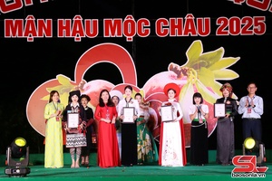 'Trình diễn thời trang nông sản và trang phục dân tộc Mộc Châu