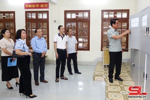 Đồng chí Phó Chủ tịch UBND tỉnh kiểm tra chuẩn bị Kỳ thi tốt nghiệp THPT tại Mai Sơn
 
