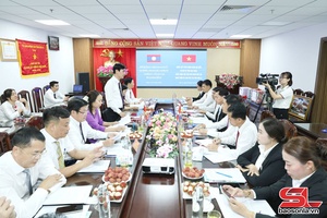 'Đoàn cán bộ Sở Nội vụ tỉnh Hủa Phăn, nước CHDCND Lào thăm và làm việc tại Sơn La
